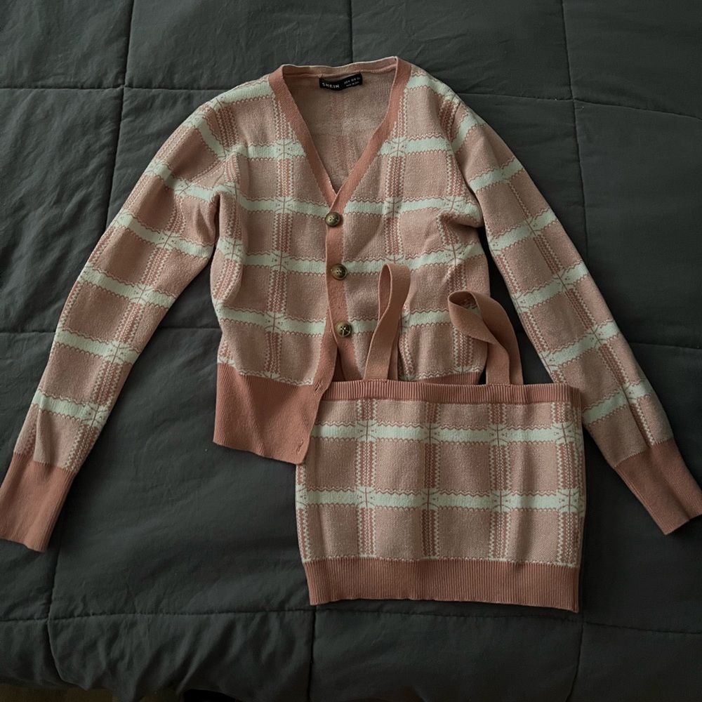 Carrdian with a crop top